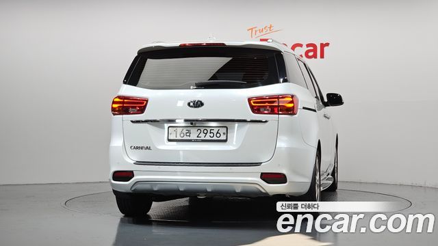 Kia Carnival из Кореи Encar