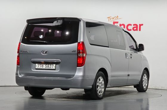 Hyundai Starex 12-Seater Wagon CVX Luxury — пробег 136 736 км — фото 2 из 5
