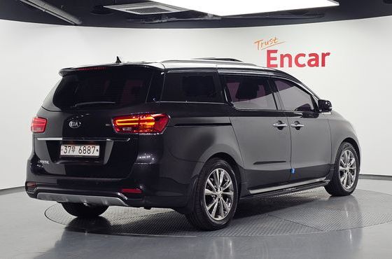 Kia Carnival 9-Seater Prstige — пробег 65 794 км — фото 2 из 5