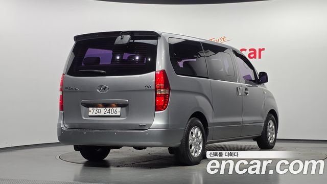 Hyundai Starex 12-Seater Wagon CVX Luxury — пробег 173 988 км — фото 2 из 5