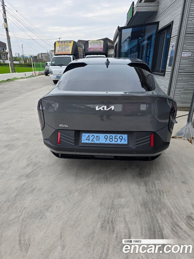 Kia EV4 Long Range 2WD Earth — пробег 500 км — фото 3 из 5