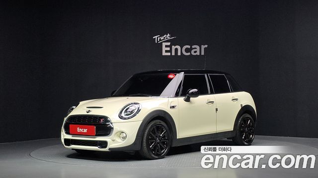 Mini Cooper 5Door Standard 3rd — пробег 31 271 км — фото 1 из 5