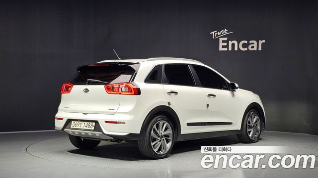 Kia Niro Noblesse — пробег 105 770 км — фото 2 из 5