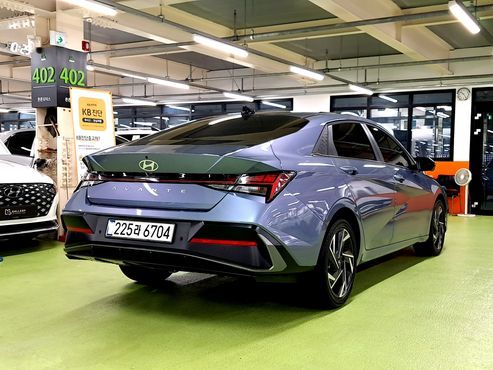Hyundai AVANTE 1.6 Inspiration — пробег 2 594 км — фото 2 из 5