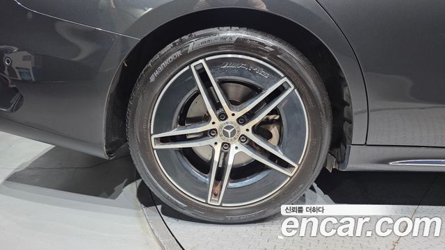 Mercedes-Benz E-Class E300 4MATIC AMG Line — пробег 62 946 км — фото 5 из 5