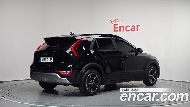 Kia Niro Prestige — пробег 14 819 км — фото 2 из 5