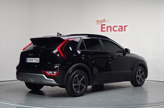 Kia Niro Prestige — пробег 14 819 км — фото 2 из 5