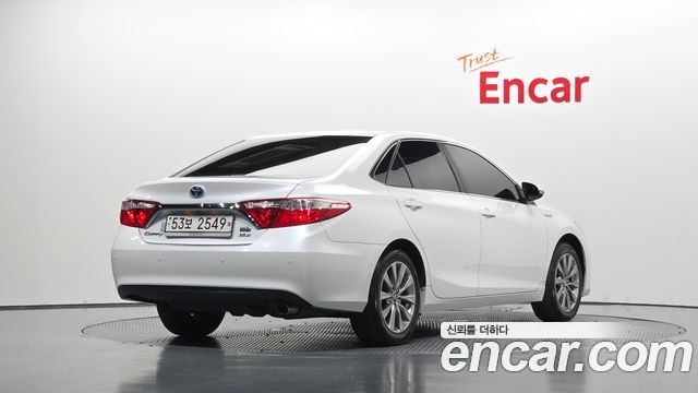 Toyota Camry Hybrid XLE — пробег 143 252 км — фото 2 из 5