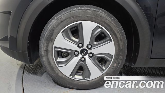 Kia Niro Prestige — пробег 42 789 км — фото 5 из 5