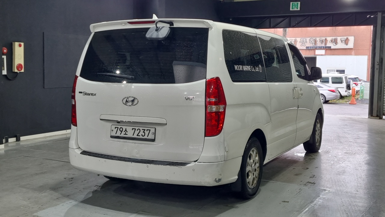 Hyundai Starex 12-Seater Wagon CVX Luxury — пробег 255 616 км — фото 2 из 5