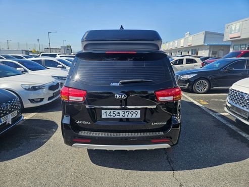 Kia Carnival 9-seater Hi-Limousine Noblesse — пробег 288 000 км — фото 5 из 5