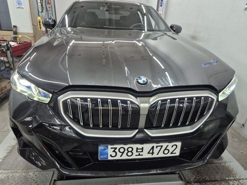 BMW 5-Series 520i M Sport — пробег 9 313 км — фото 2 из 3