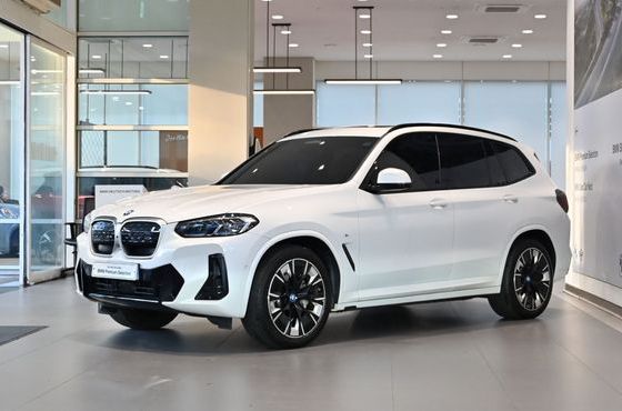 BMW iX3 M Sports — пробег 19 915 км — фото 1 из 3