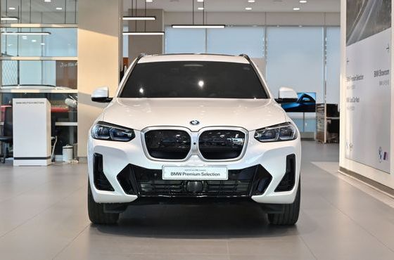 BMW iX3 M Sports — пробег 19 915 км — фото 2 из 3