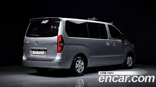 Hyundai Starex 12-Seater Wagon CVX Luxury — пробег 348 970 км — фото 2 из 5