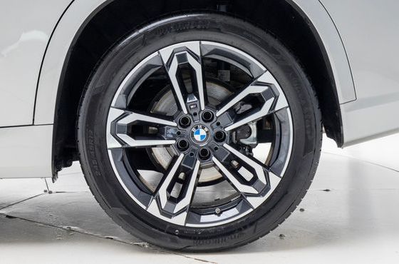 BMW X1 xDrive 20i M Sport — пробег 4 013 км — фото 5 из 5