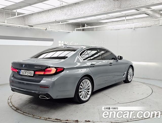 BMW 5-Series 530e Luxury — пробег 24 974 км — фото 2 из 5