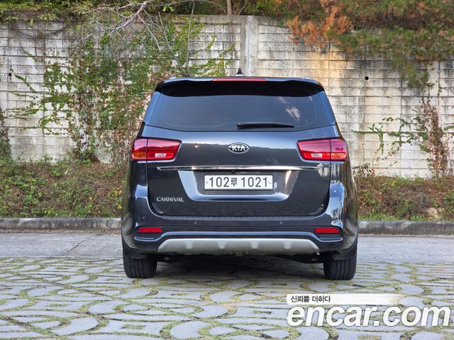 Kia Carnival 9-Seater Noblesse Special — пробег 90 131 км — фото 4 из 5