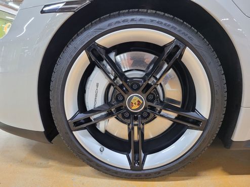 Porsche Taycan GTS — пробег 8 700 км — фото 5 из 5