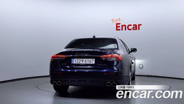 Maserati Quattroporte S Q4 3.0 V6 — пробег 76 046 км — фото 4 из 5