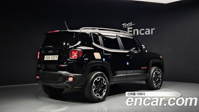 Jeep Renegade 2.0 Diesel Tailhawk AWD — пробег 97 915 км — фото 2 из 5