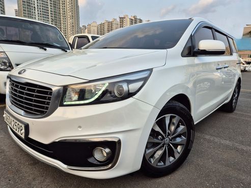Kia Carnival 9-seater Luxury — пробег 84 000 км — фото 2 из 5