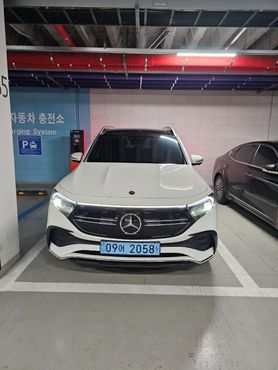 Mercedes-Benz EQB EQB300 4MATIC AMG Line — пробег 5 700 км — фото 1 из 5