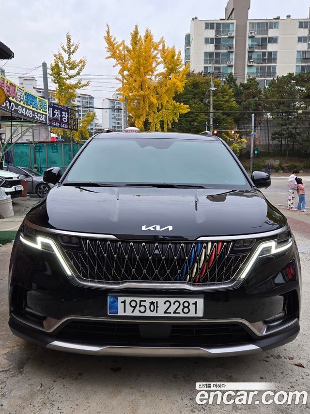 Kia Carnival Gasoline 7-Seater Signature — пробег 15 000 км — фото 1 из 5