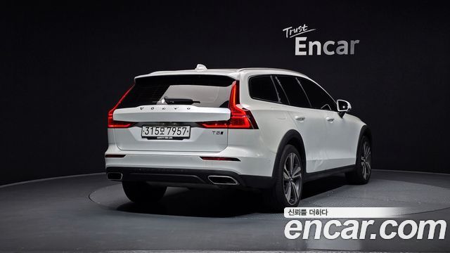 Volvo V60 T5 Pro AWD — пробег 70 447 км — фото 2 из 5