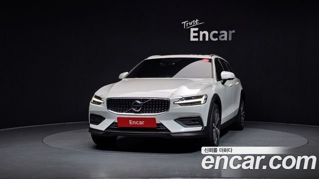 Volvo V60 T5 Pro AWD — пробег 70 447 км — фото 3 из 5
