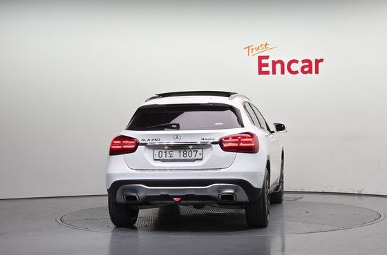 Mercedes-Benz GLA-Class GLA250 4MATIC — пробег 70 028 км — фото 4 из 5