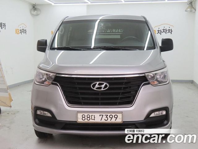 Hyundai Starex Van 5-Seater Smart — пробег 50 000 км — фото 1 из 5