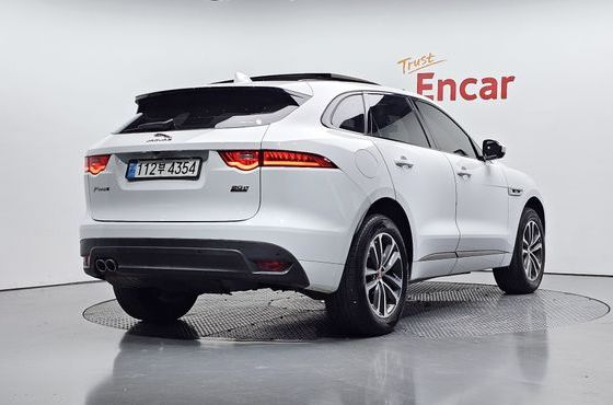 Jaguar F-PACE 20d R-Sport — пробег 111 509 км — фото 2 из 5
