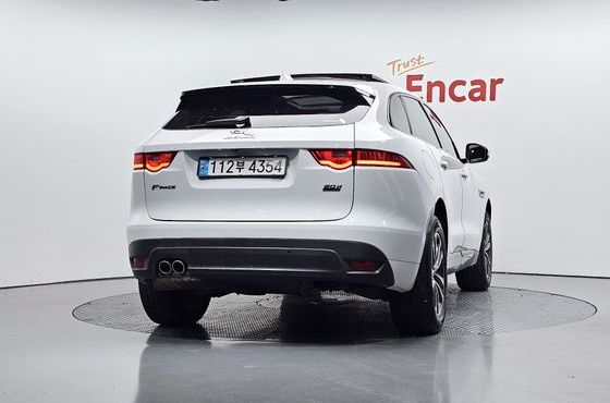 Jaguar F-PACE 20d R-Sport — пробег 111 509 км — фото 4 из 5