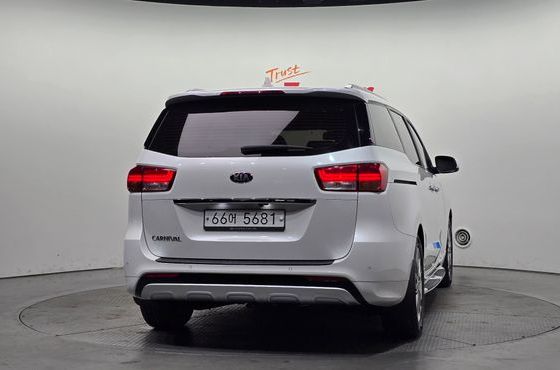 Kia Carnival 9-seater Prestige — пробег 132 483 км — фото 4 из 5