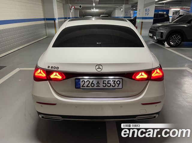 Mercedes-Benz E-Class E200 Avantgarde — пробег 3 800 км — фото 4 из 5