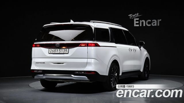 Kia Carnival 9-Seater Signature — пробег 70 419 км — фото 2 из 5