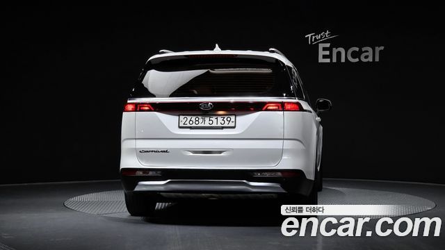 Kia Carnival 9-Seater Signature — пробег 70 419 км — фото 4 из 5