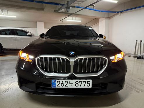 BMW 5-Series 530i xDrive — пробег 1 825 км — фото 1 из 5