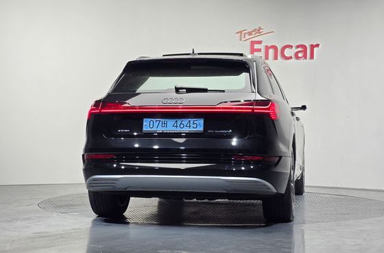 Audi e-tron 55 Quattro — пробег 62 479 км — фото 4 из 5