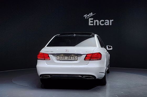 Mercedes-Benz E-Class E250 CDI 4MATIC — пробег 121 500 км — фото 4 из 5