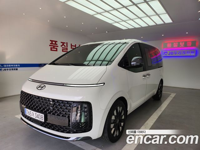 Hyundai Staria 4WD Lounge 9-Seater Inspiration — пробег 13 000 км — фото 1 из 5