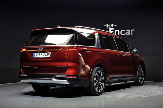 Kia Carnival 7-Seater Hi-Limousine Signature — пробег 78 575 км — фото 2 из 5