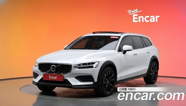 Volvo V60 B5 Ultimate AWD — пробег 19 034 км — фото 1 из 5