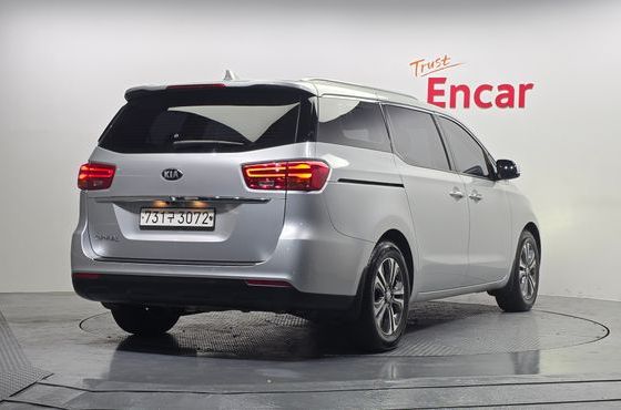 Kia Carnival Gasoline 11-Seater Prestige — пробег 50 023 км — фото 2 из 5