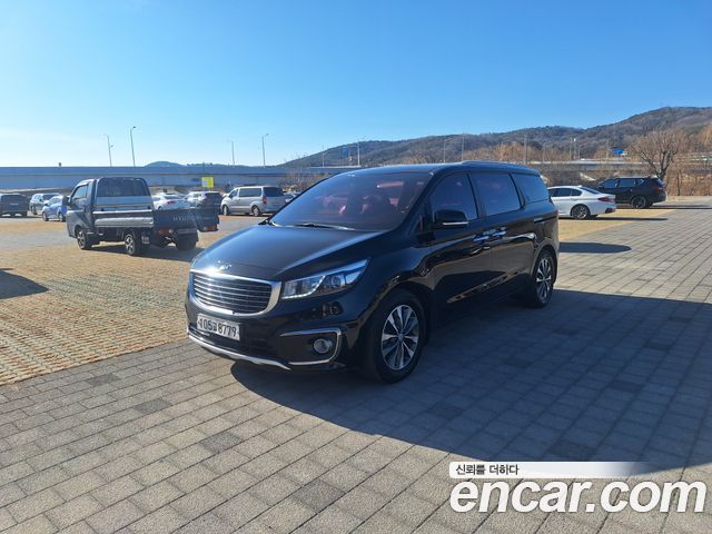 Kia Carnival 9-seater Luxury — пробег 209 076 км — фото 3 из 5
