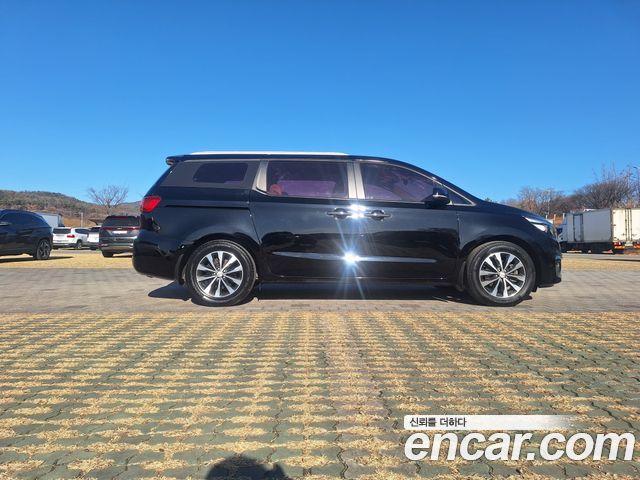 Kia Carnival 9-seater Luxury — пробег 209 076 км — фото 5 из 5