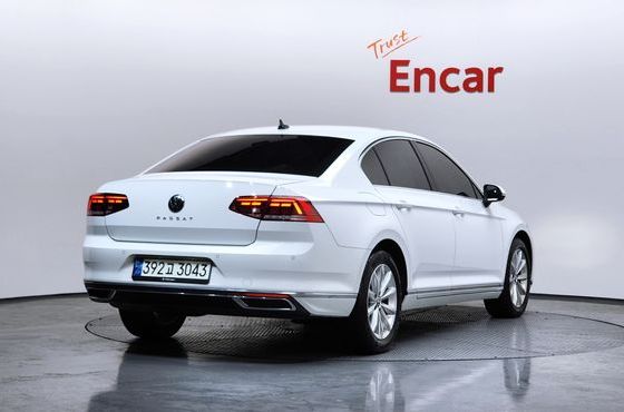 Volkswagen Passat 2.0 TDI Premium — пробег 40 191 км — фото 2 из 5