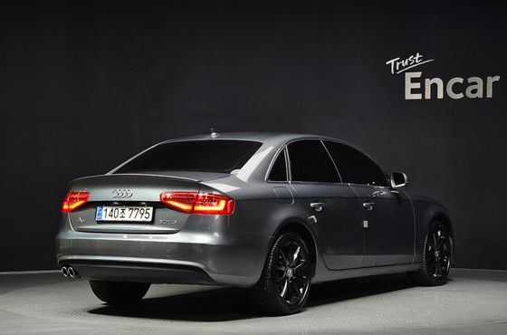 Audi A4 30 TDI Dynamic B8 — пробег 111 369 км — фото 2 из 5