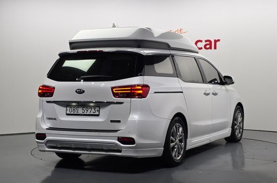 Kia Carnival 9-Seater Hi-Limousine Noblesse Special — пробег 94 343 км — фото 2 из 5
